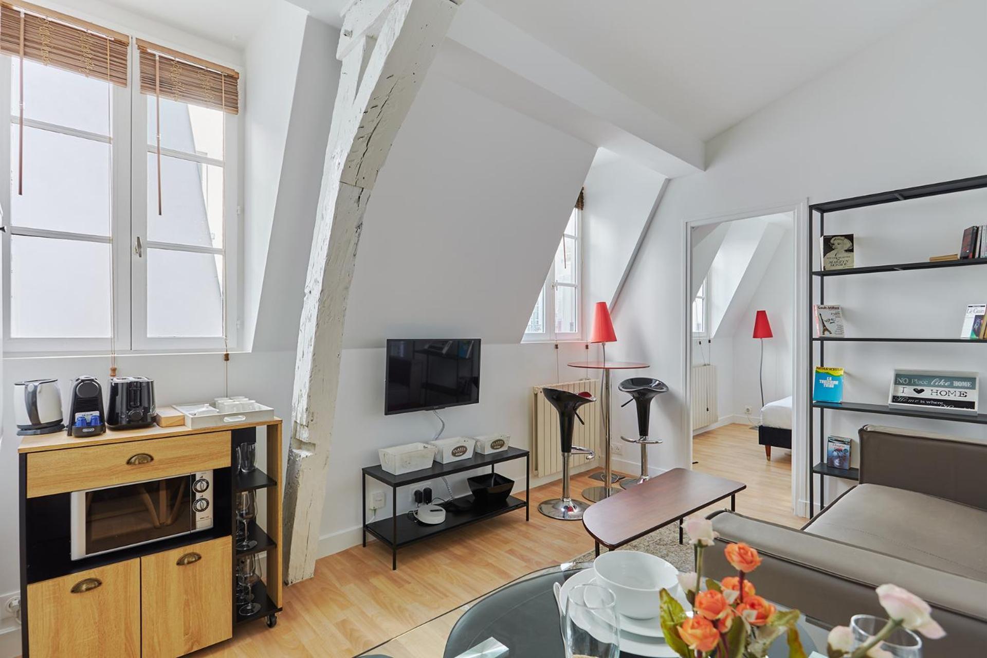 Charming 1 Bedroom Flat Coeur Du Marais By Prestige Appartement Paris